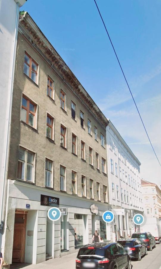 Cozy Market-Square Retreat Located In The Heart Of The 10Th District Viena Exterior foto